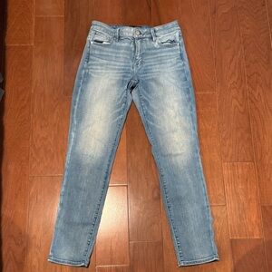 White House Black Market Mid-Rise Denim Jeans 8L Light Blue slim everyday soft